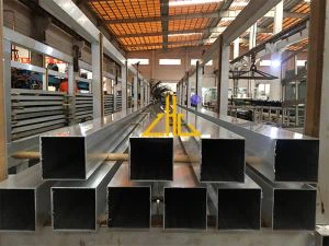 Leverantörer av aluminiumrör erbjuder strängsprutad fyrkantsrörsprofil av aluminium med anodiserad pulverbeläggning Ytbehandling